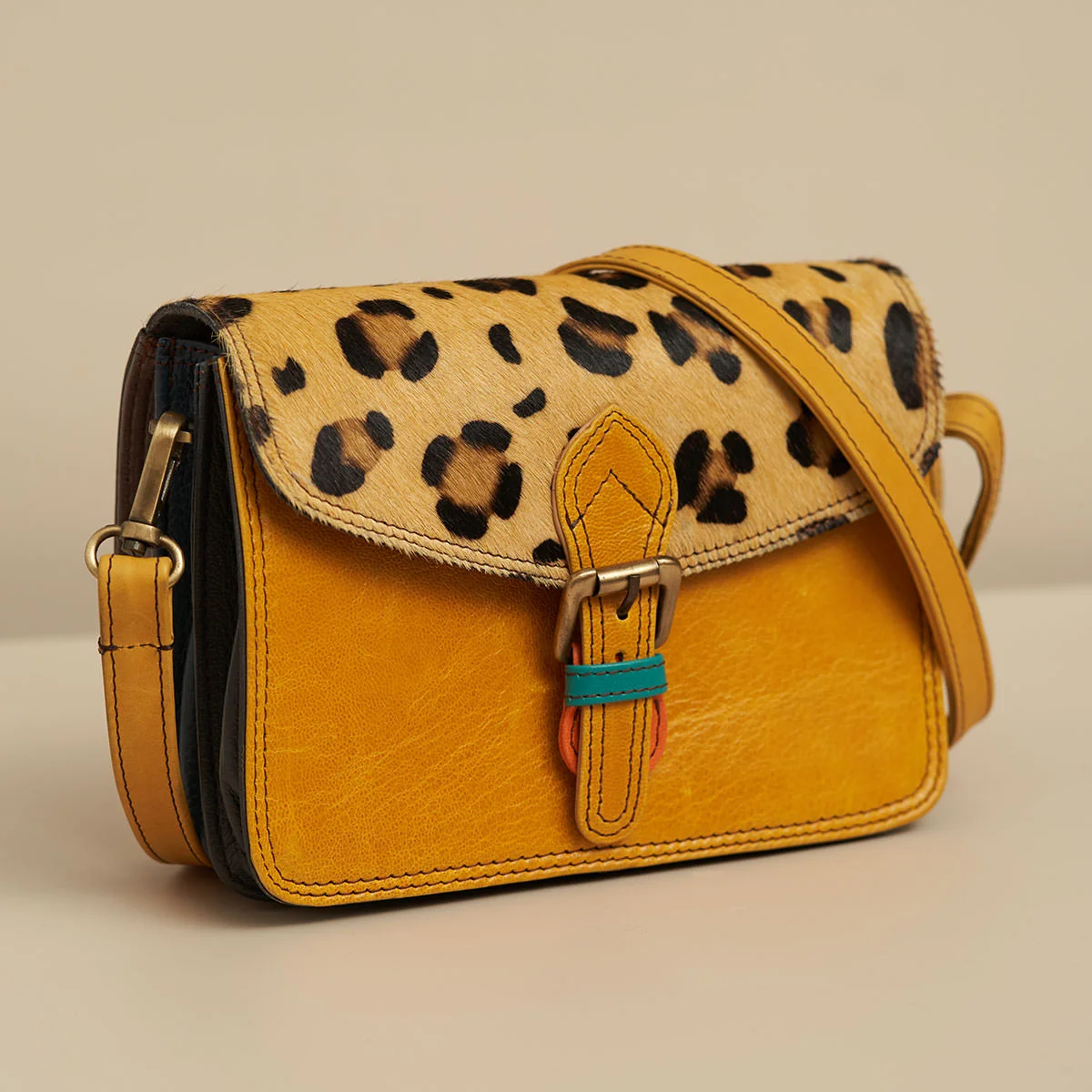 BET0303_01_Mesen-Betty-Crossbody-Bag-Leopard-Print