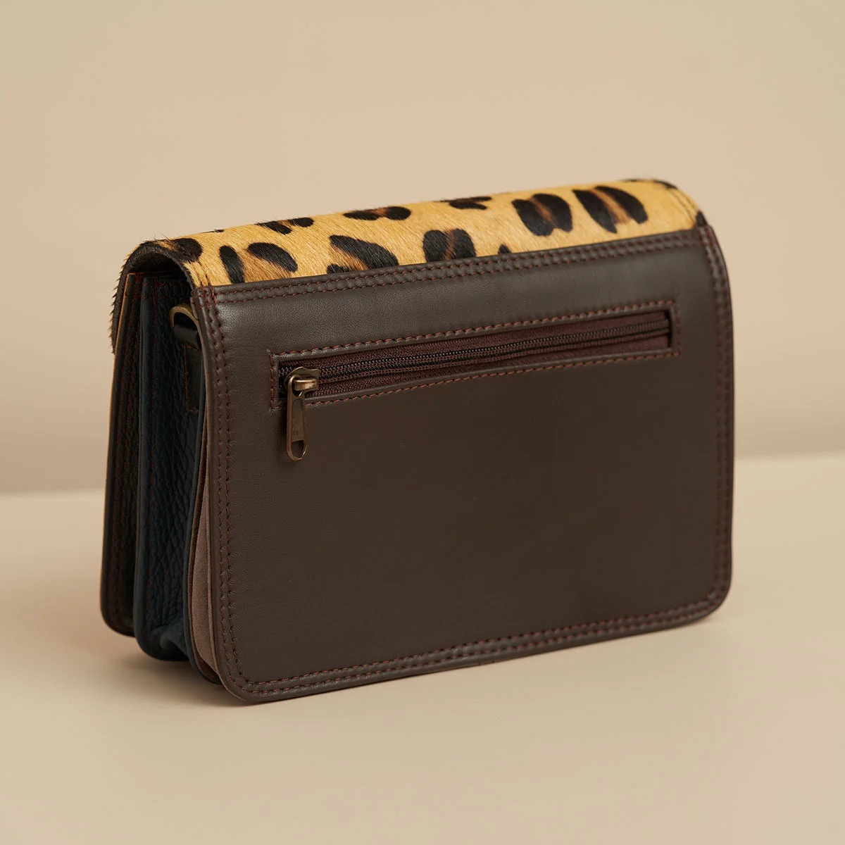 BET0303_02_Mesen-Betty-Crossbody-Bag-Leopard-Print