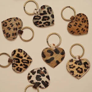 CHL0403_01_Mesen-Chloe-Heart-Keyring-Leopard-Print