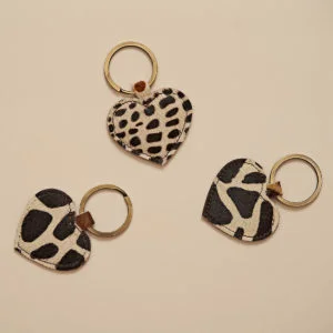 CHL0405_01_Mesen-Chloe-Heart-Keyring-Giraffe-Print