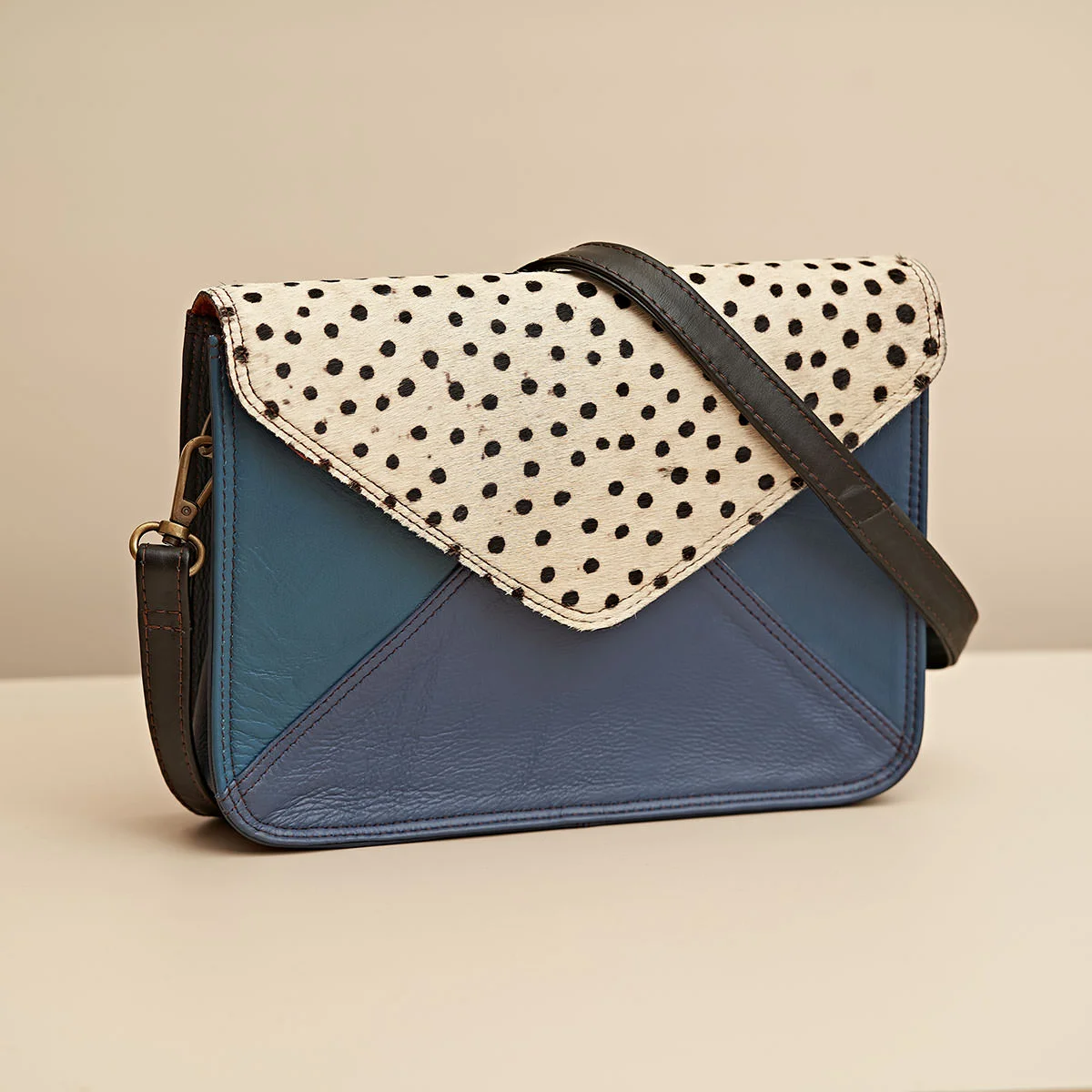 FRA0206_01_Mesen-Frances-Envelope-Crossbody-Bag-Spot-Print