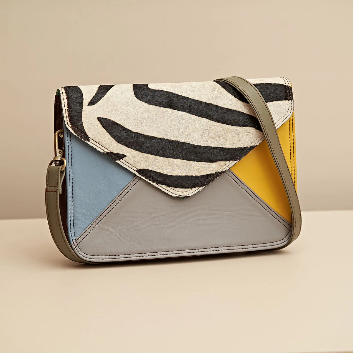 FRA0212_01_Mesen-Frances-Envelope-Crossbody-Bag-Zebra-Print