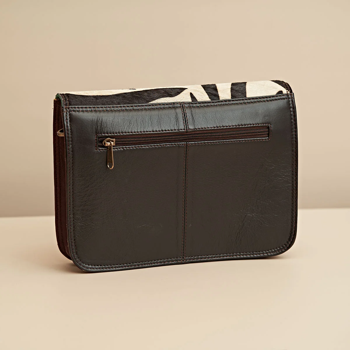 FRA0212_02_Mesen-Frances-Envelope-Crossbody-Bag-Zebra-Print