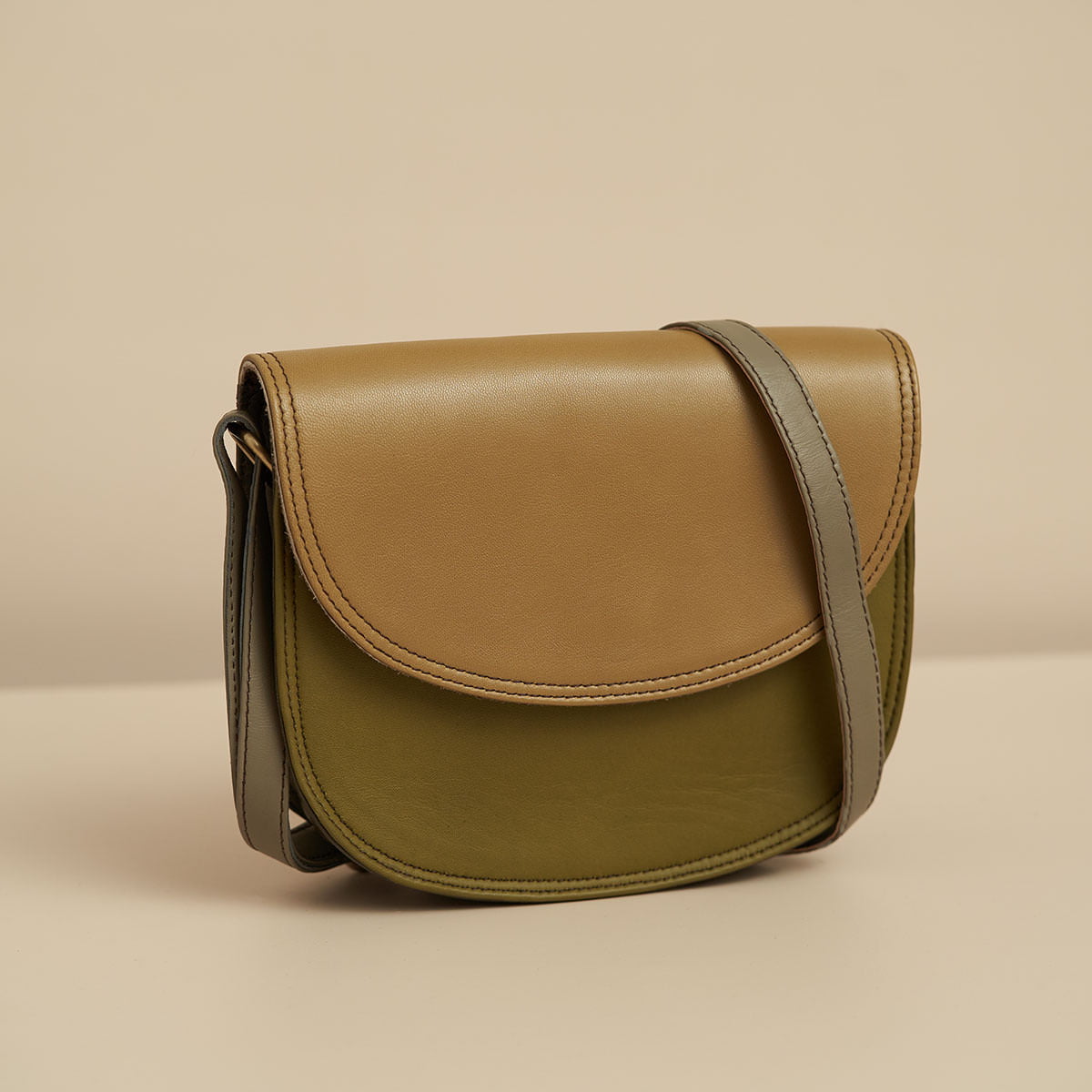 OLIVE Small Saddle Crossbody Bag Mesen
