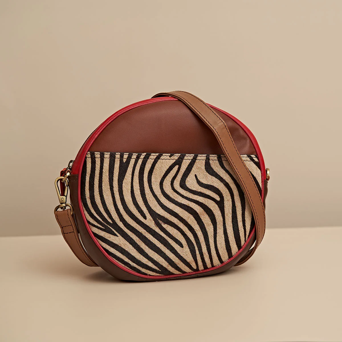 ROS0402_01_Mesen-Rosa-Round-Circle-Crossbody-Bag-Zebra-Print