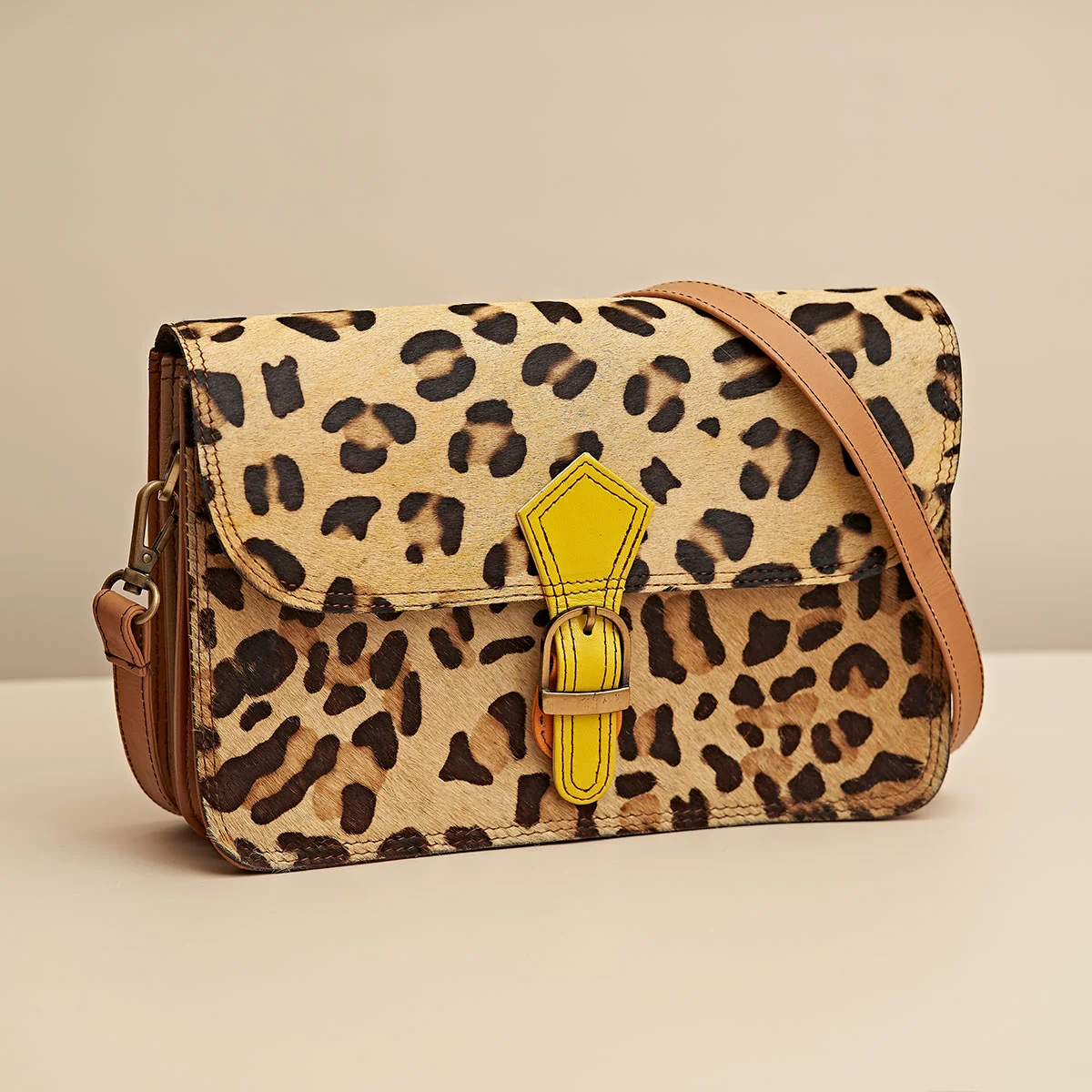 WIL0207_01_Mesen-Willow-Crossbody-Bag-Leopard-Print