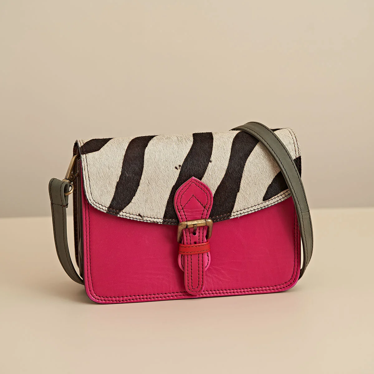 BET0302_01_Mesen-Betty-Classic-Flap-Over-Crossbody-Bag-Zebra-Print