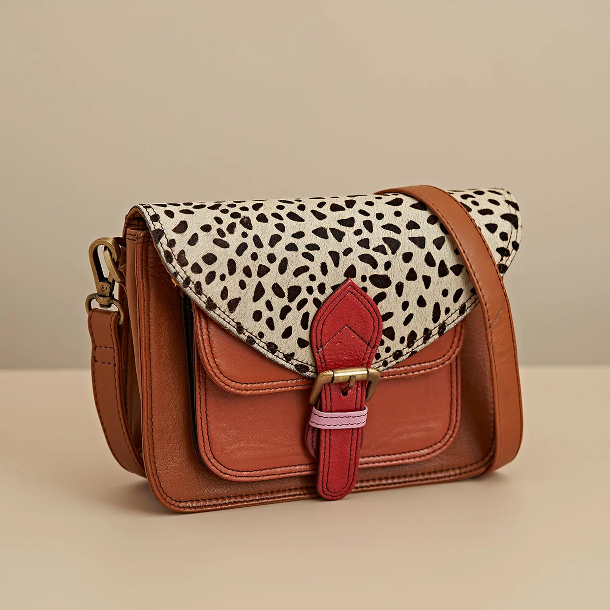 BEA0527-01_Mesen-Beatrice-Crossbody-Satchel-Bag-Brown-Giraffe-Print