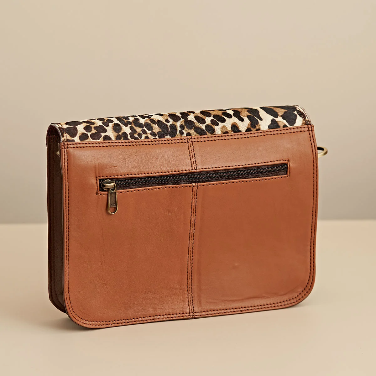 FRA0505_02_Mesen-Frances-Envelope-Crossbody-Bag-Leopard-Print