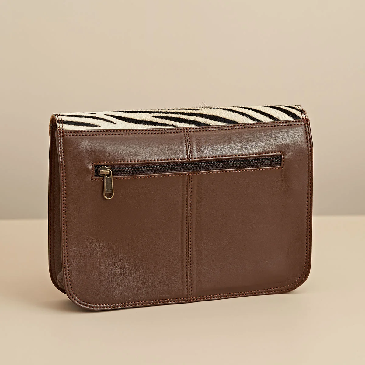 FRA0513_02_Mesen-Frances-Envelope-Crossbody-Bag-Zebra-Print