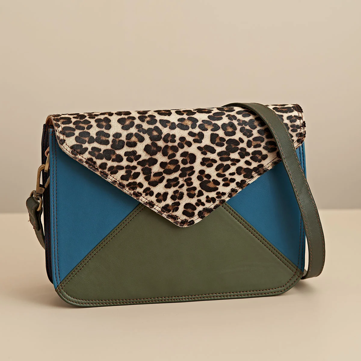 FRA0519_01_Mesen-Frances-Envelope-Crossbody-Bag-Leopard-Print