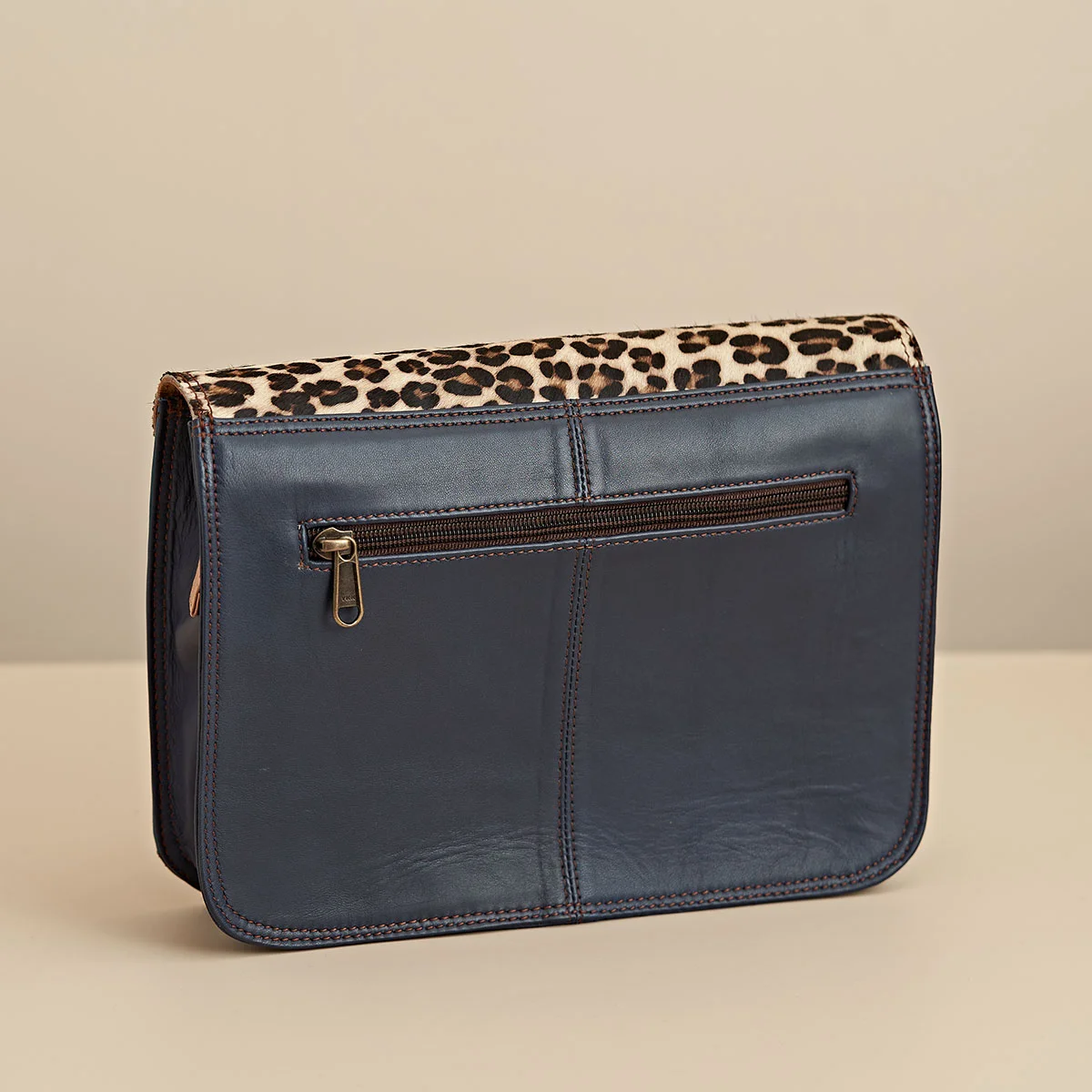 FRA0519_02_Mesen-Frances-Envelope-Crossbody-Bag-Leopard-Print