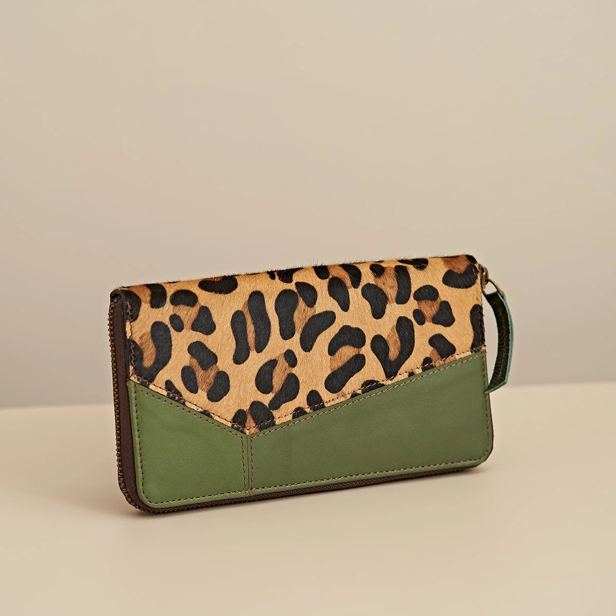 GRA0510_01_Mesen-Grace-Patch-Large-Wallet-Leopard-Print