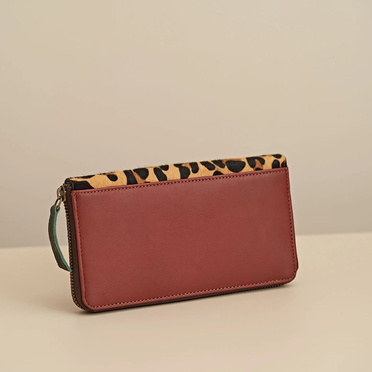 GRA0510_02_Mesen-Grace-Patch-Large-Wallet-Leopard-Print