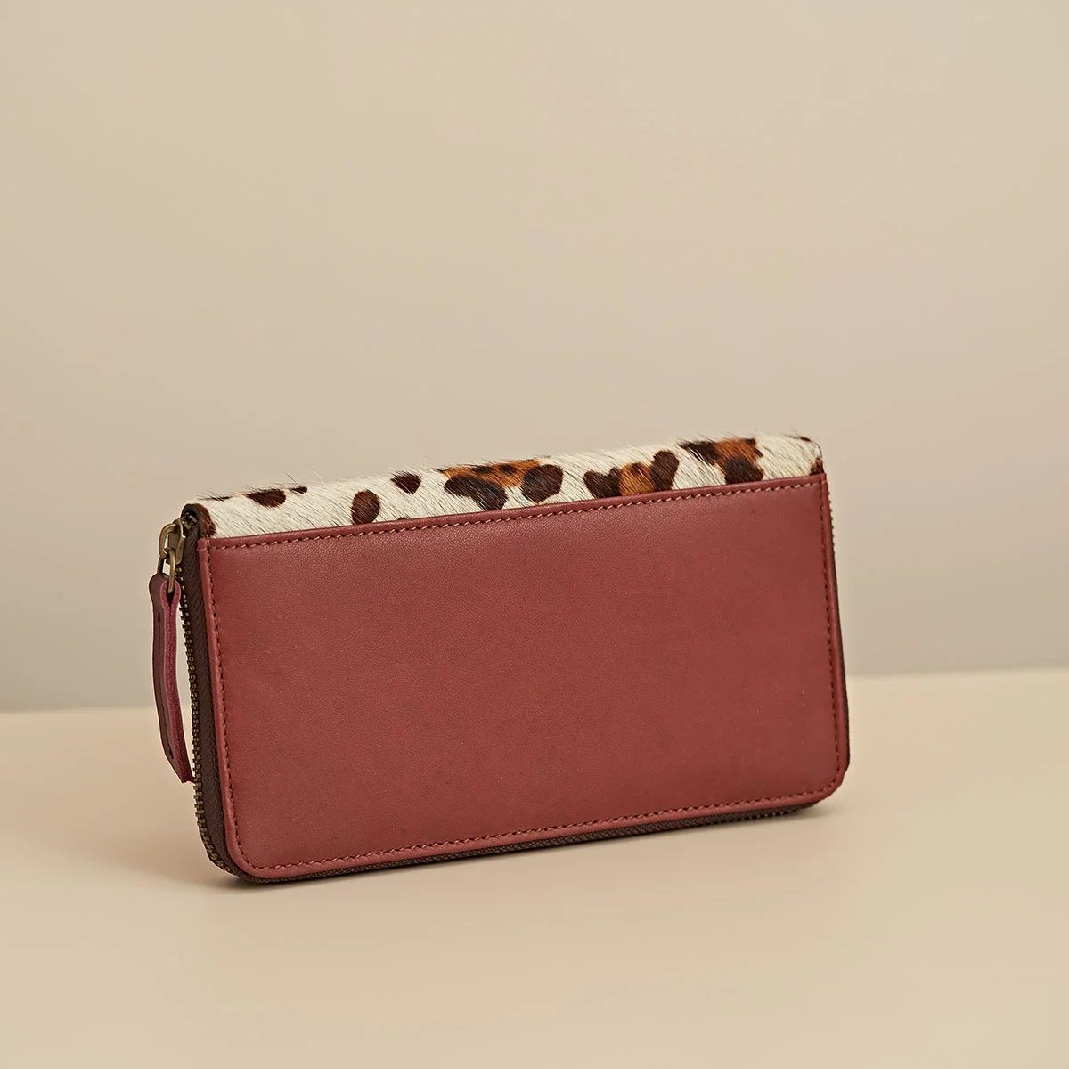 GRA0523_02_Mesen-Grace-Patch-Large-Wallet-Leopard-Print