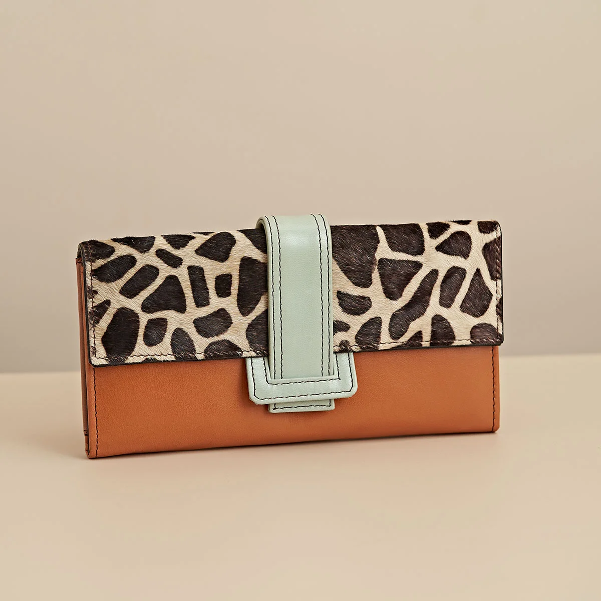 KEL0424_01_Mesen-Kelly-Large-Purse-Giraffe-Print