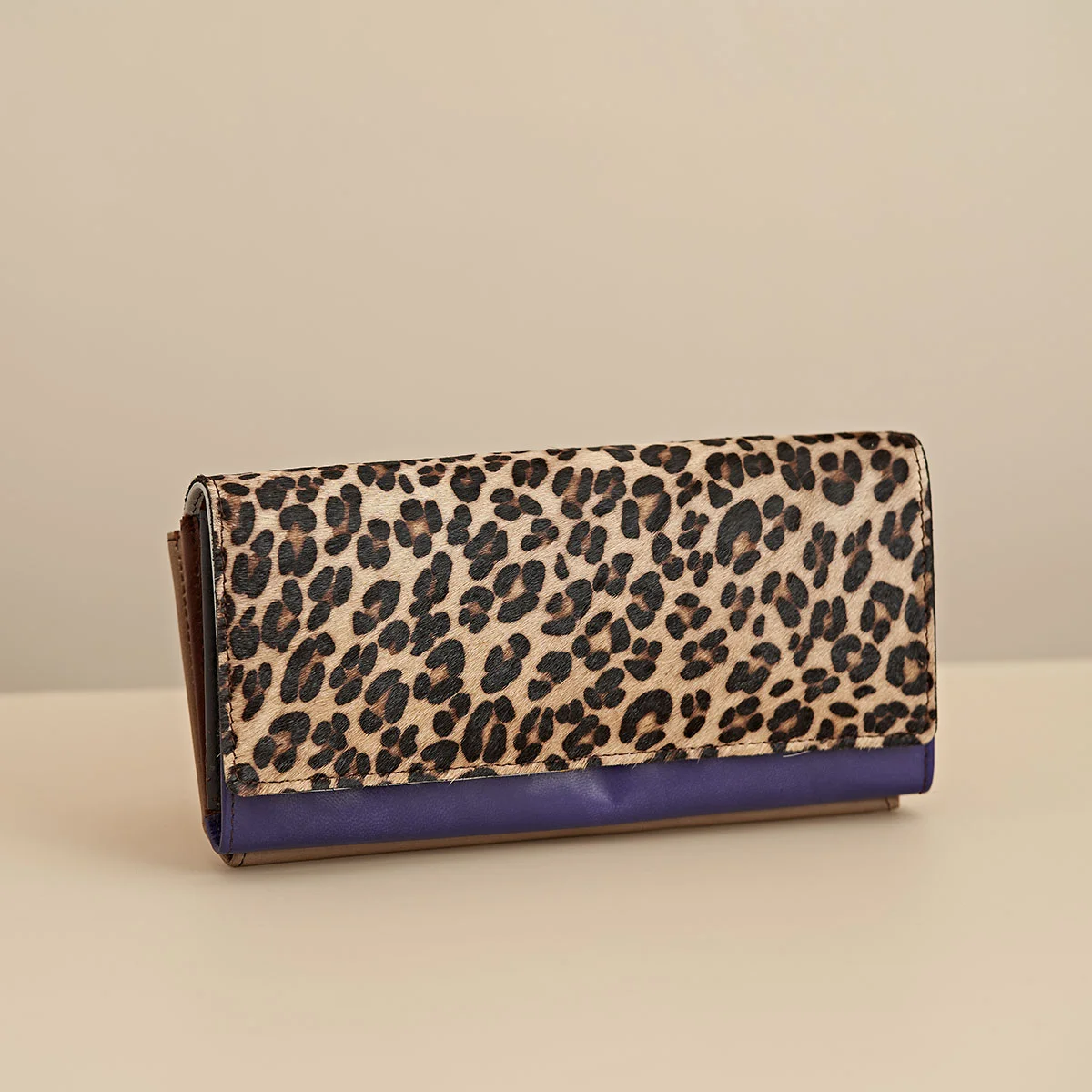 VIC0511_01_Mesen-Victoria-Large-Purse-Leopard-Print