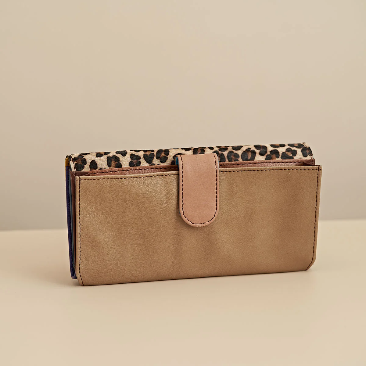 VIC0511_02_Mesen-Victoria-Large-Purse-Leopard-Print